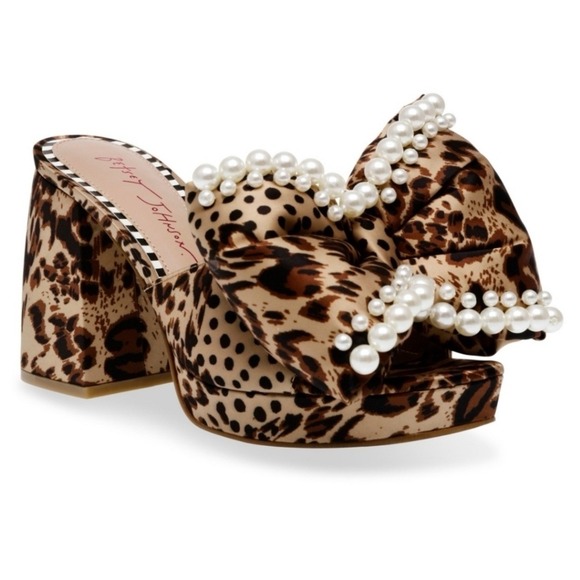 Betsey Johnson Leopard Print Heeled Bow Slip On Open Toe Sandals Faux Pearls 7.5 - Picture 1 of 8